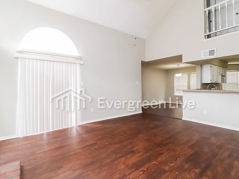 1109 Cherrytree Dr — Photo 3