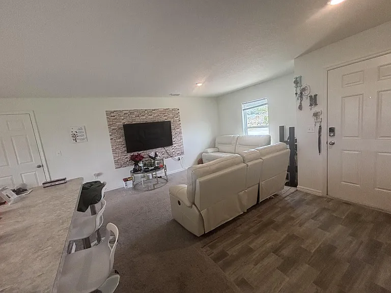 402 NE Mainsail St — Photo 6