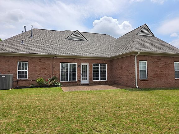 3rd image of 452 Glenogle Ln