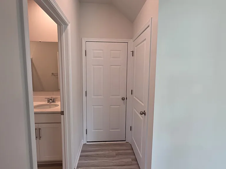 1600 Secrest Commons Dr — Photo 2