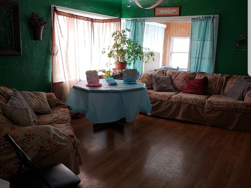 1st image of 208 E Iddings St