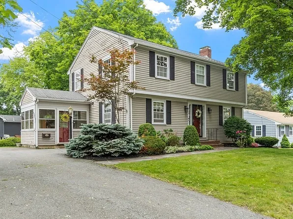 64 Trull Ln, Lowell, MA 01852