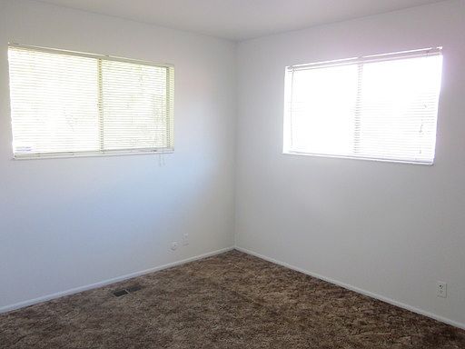 5th image of 821 E Whitemaple Way