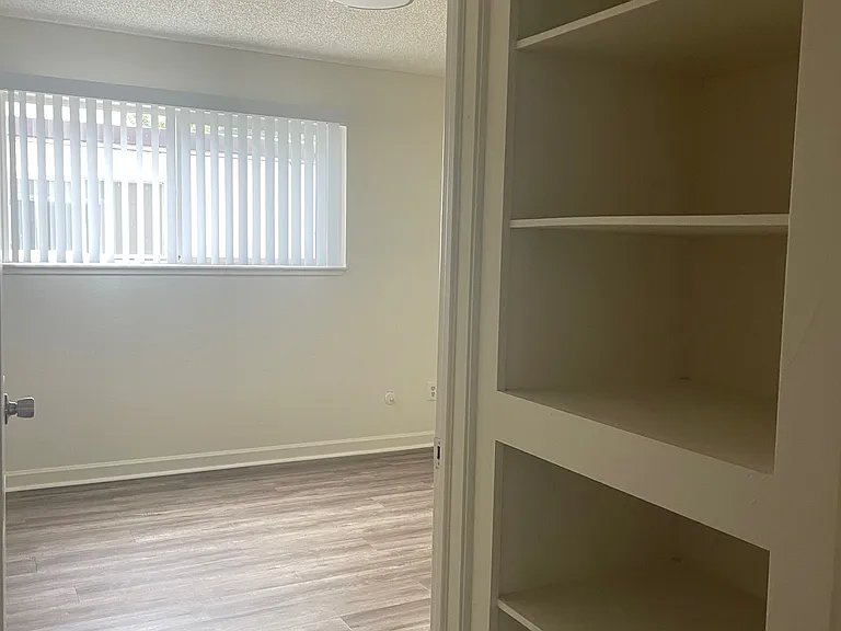 307 University Ave — Photo 6