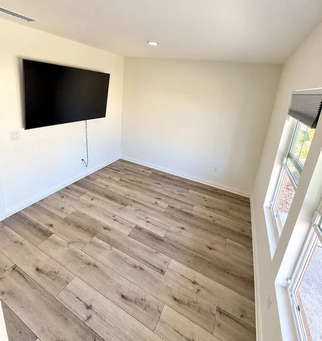 5 bed, 2537 sqft, $850 — Photo 1