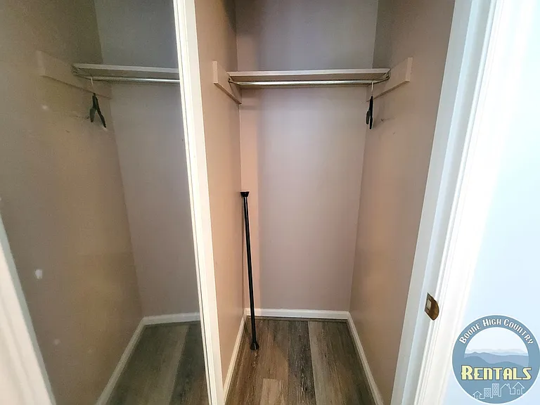 1254 Camelot Ct NE — Photo 15
