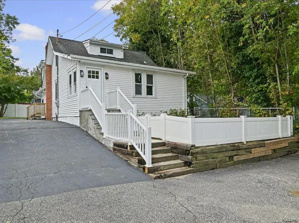 14 Corona Road, Sound Beach, NY 11789