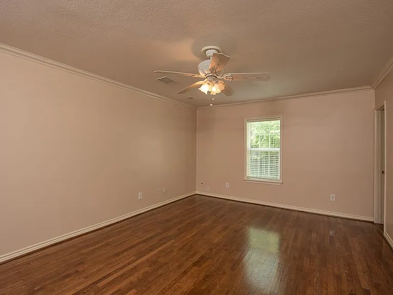 1535 W 25th St — Photo 20