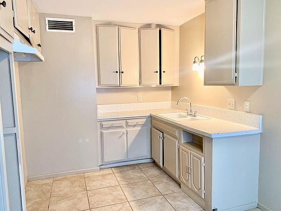3rd image of 8616 N Loop Blvd APT 1