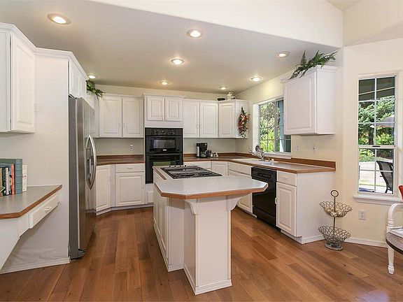5th image of 831 Jewil Dr
