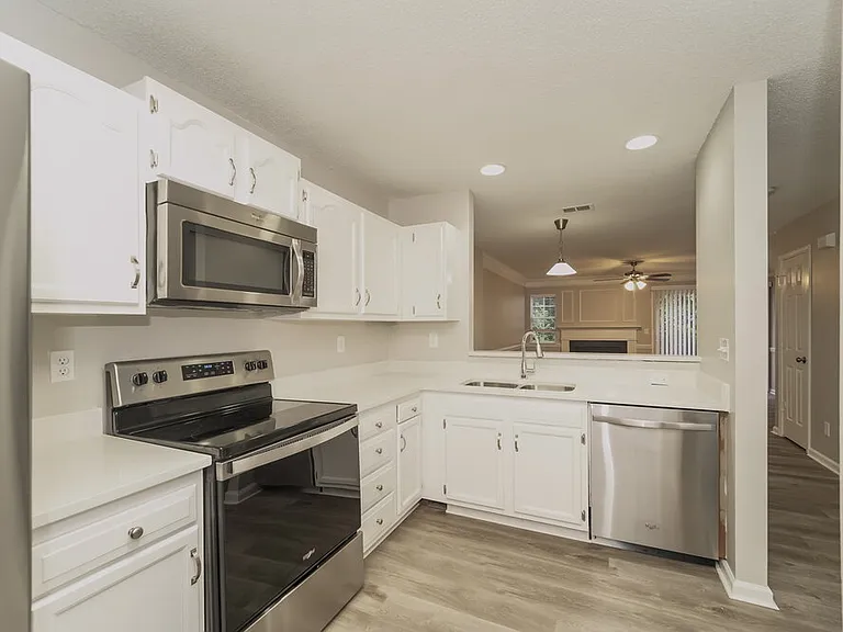 3204 Summercroft Ln — Photo 8
