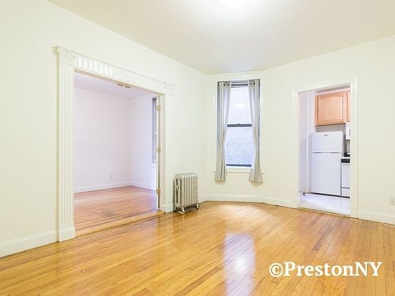 2nd image of 301 W 22nd St Ofc 2