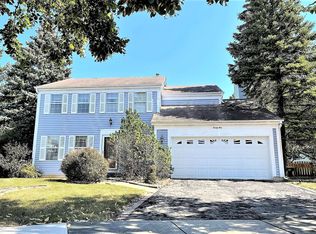 21 N Bristol Ct, Mundelein, IL 60060
