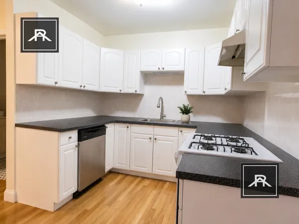 52 Egmont St #5, Brookline, MA 02446