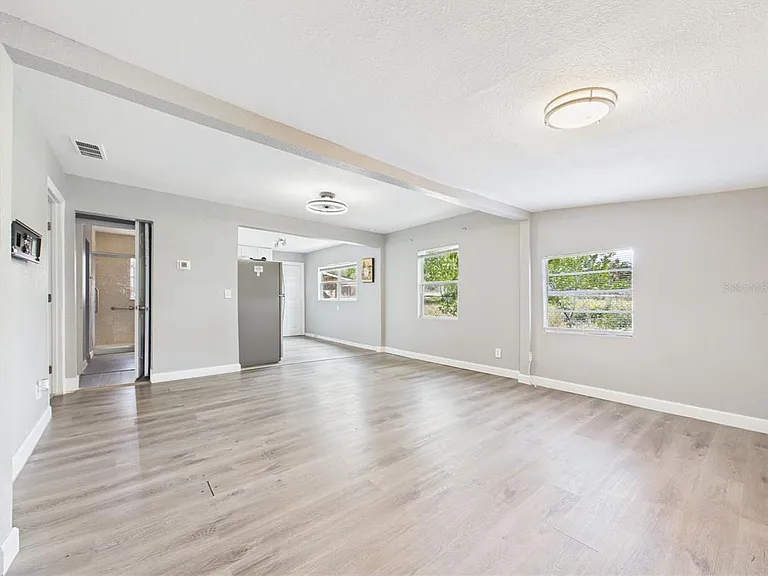 605 S Disston Ave — Photo 6
