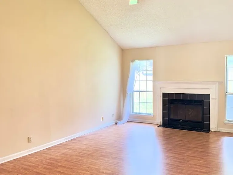 109 Waterman Rd — Photo 3