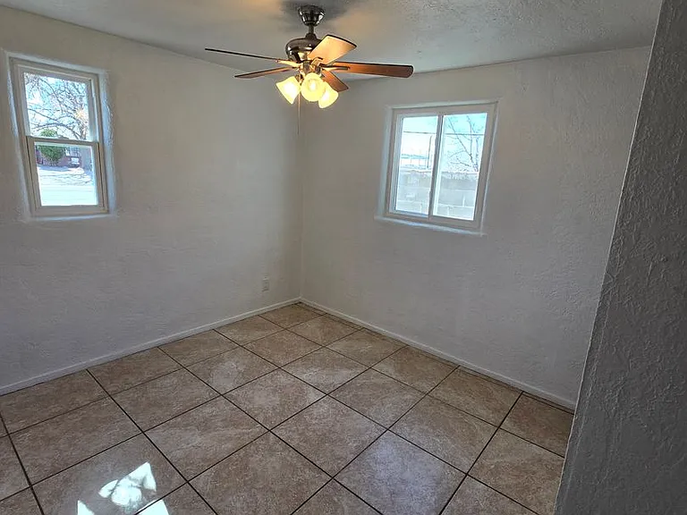 4811 Comanche Rd NE — Photo 40