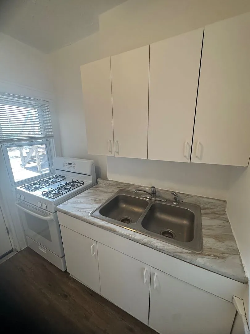 9605 Lorain Ave — Photo 4