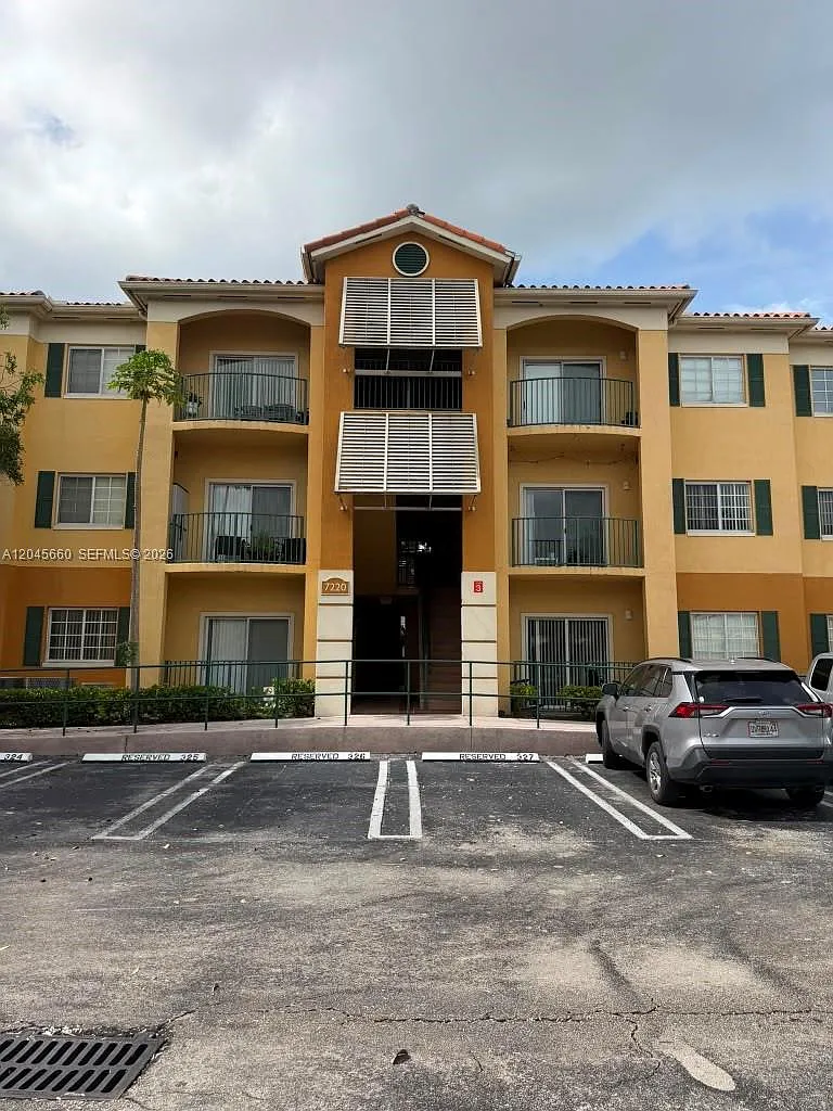 Palm Gardens At Doral Con — Photo 2