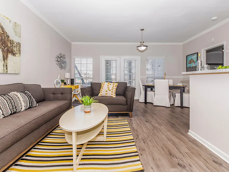 The Lakeview Apartmentss — Photo 10