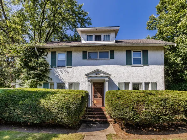 590 Willow Rd, Winnetka, IL 60093