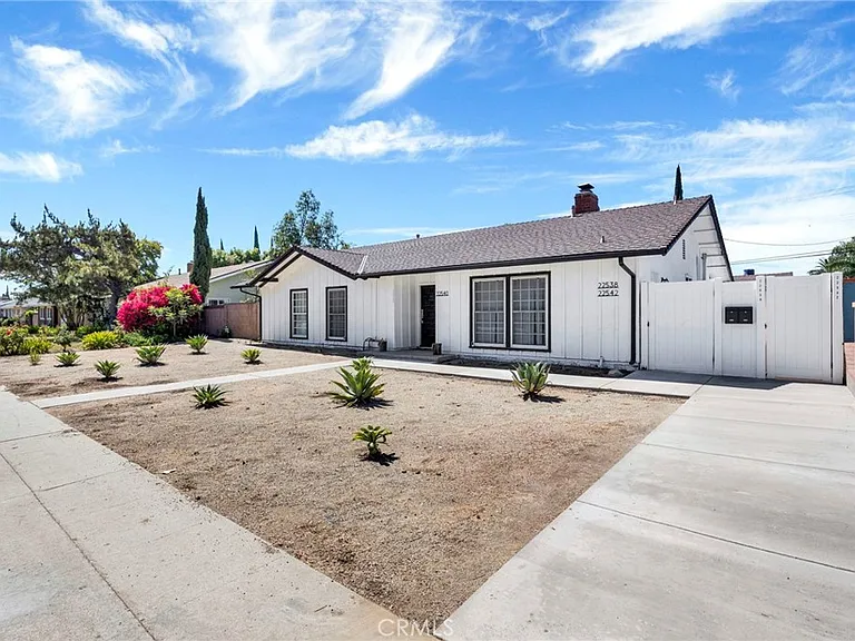 22542 Roscoe Blvd — Photo 10