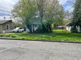 511-515 SE I St, Grants Pass, OR