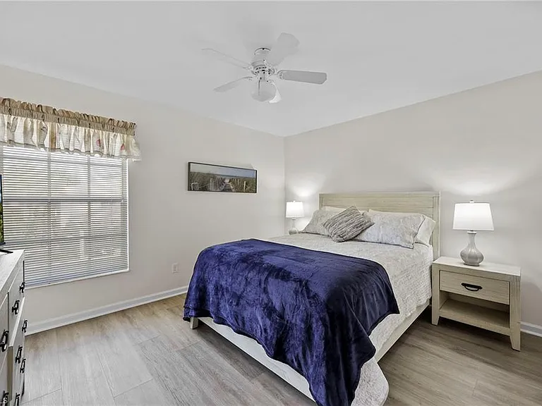 4240 Lake Forest Dr #423 — Photo 17
