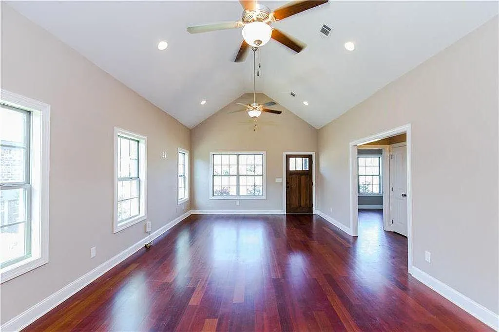 3 bed, 1367 sqft, $2,250 — Photo 2