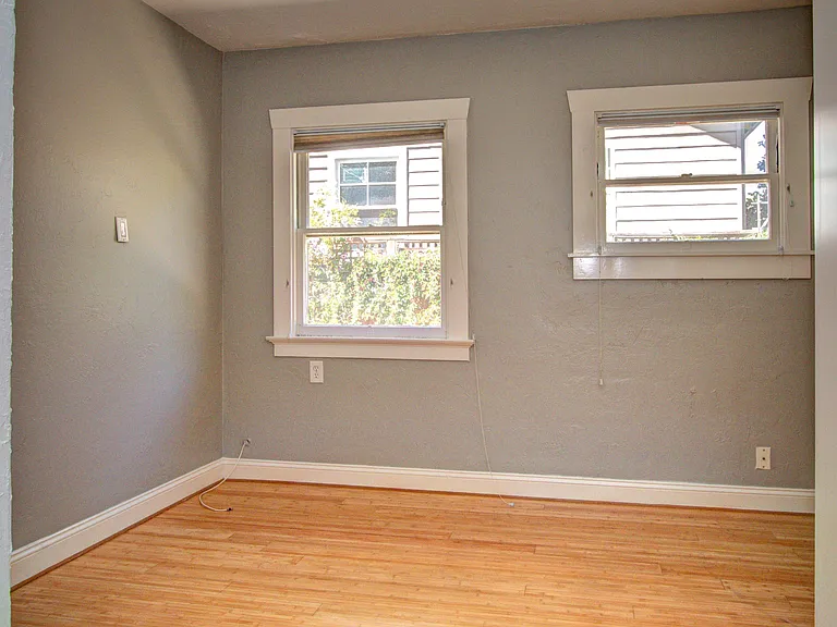 325 Middlefield Rd — Photo 9