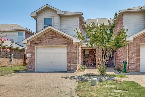 2326 Kingsway Dr Photo 1