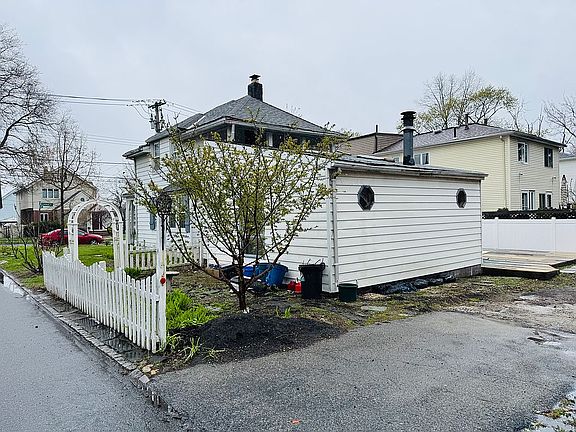 4th image of 180 College Ave