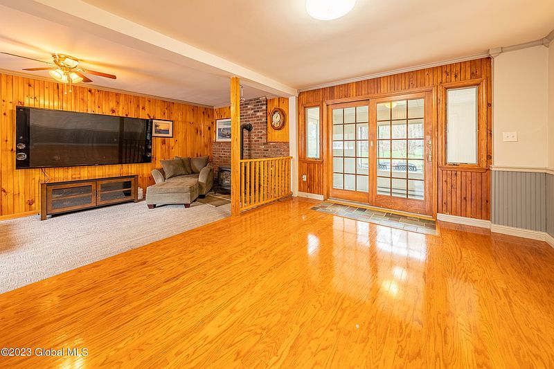5th image of 832 King Road