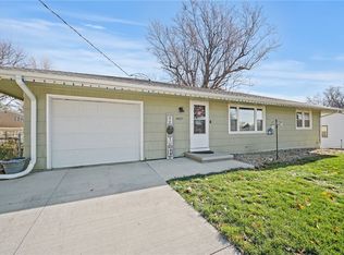 8027 Warren Dr, Des Moines, IA 50320