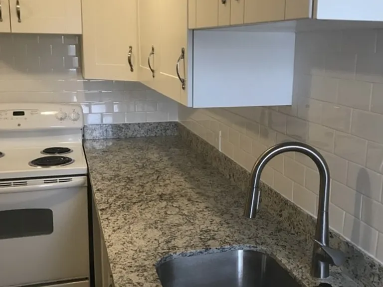 109 N 400 E — Photo 4