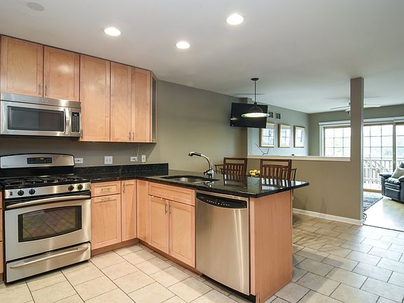 5th image of 366 Prairie Meadow Ln