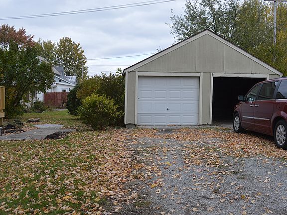 3rd image of 624 Prospect 624 1/2 St