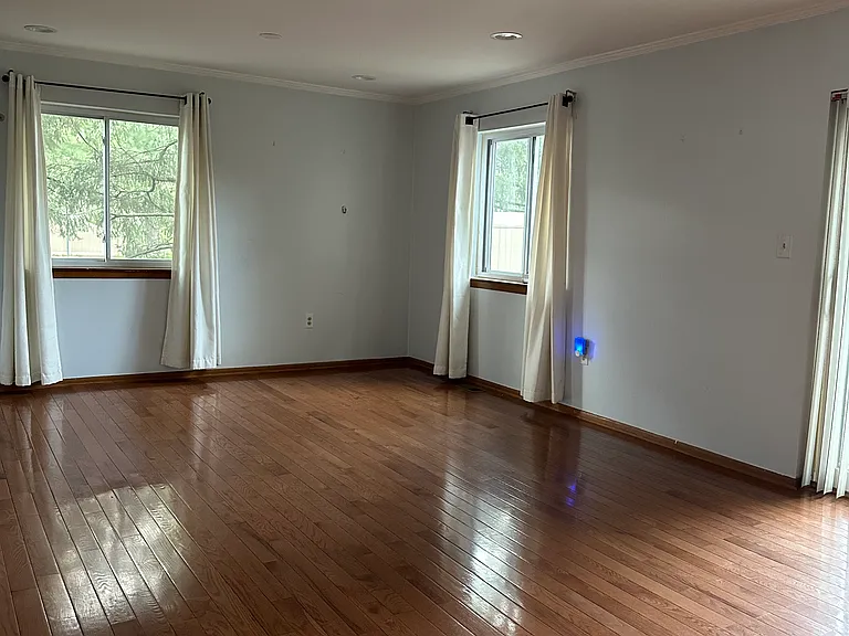 137 Tennyson Dr — Photo 8