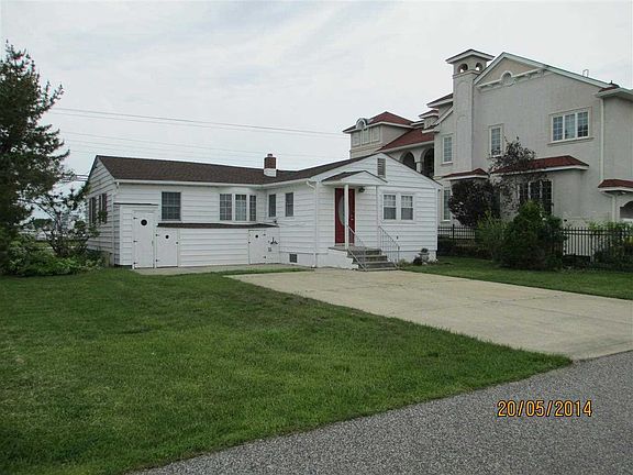 3rd image of 2113 Bay Ave