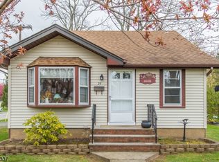 25 Mapledale Ave, Succasunna, NJ 07876