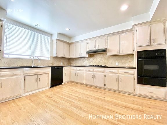 5th image of 931 S Wooster St #4A