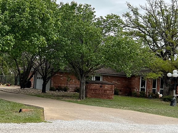 3rd image of 325 Fairway Dr