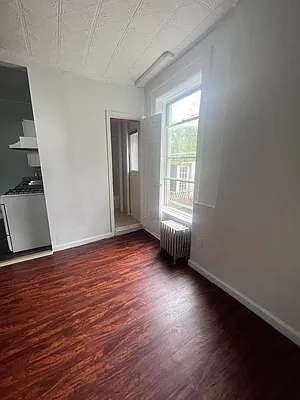 Rented by Standard Living Realty Inc | media 14