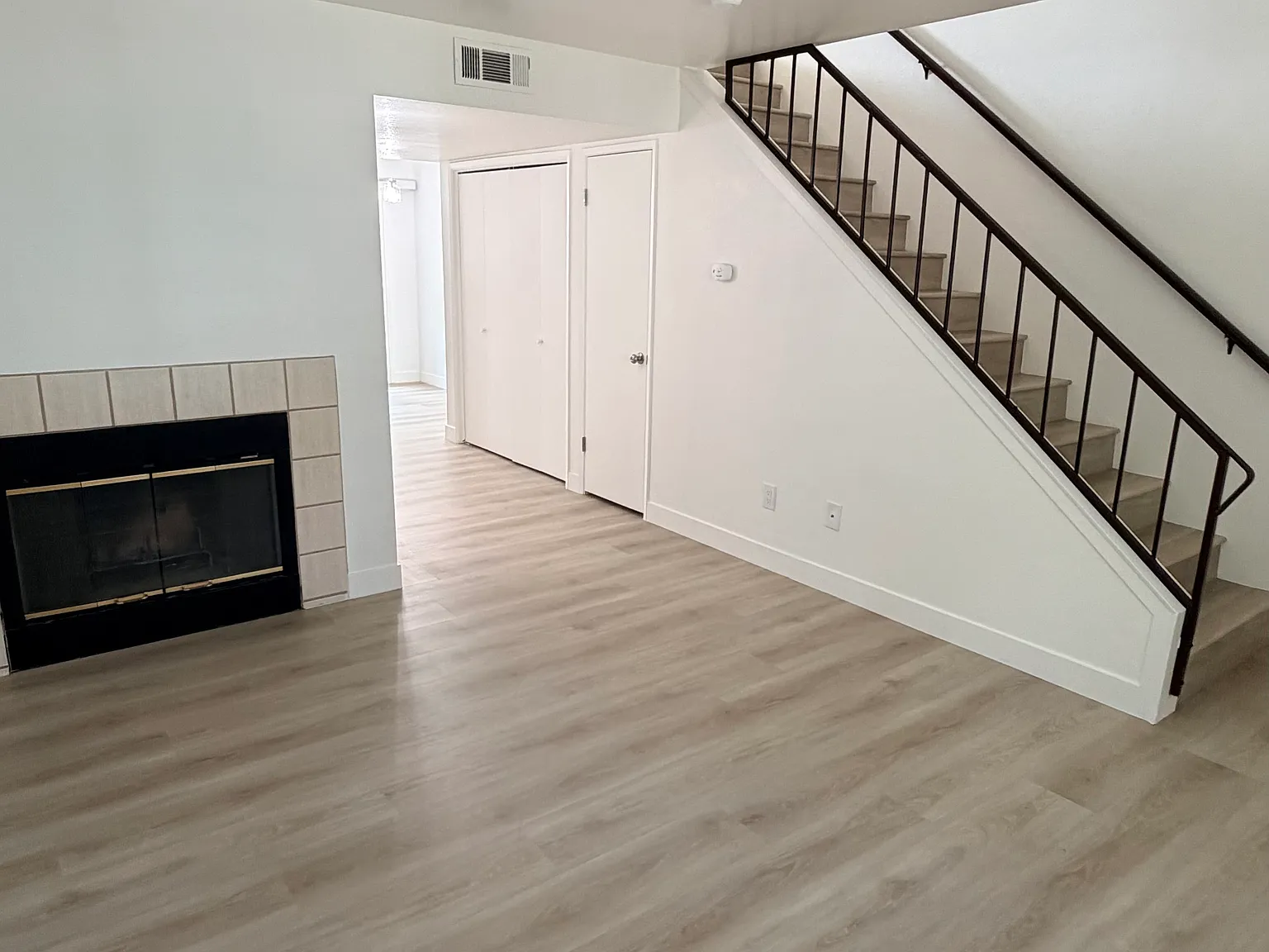 2 bed, 1.5 bath, 1032 sqft, $1,950 — Photo 3