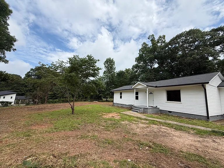 250 Robin Hood Ln — Photo 3