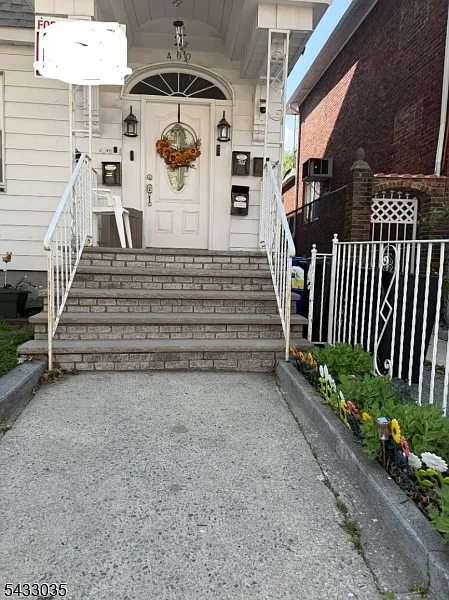 2 bed, 1.0 bath, $2,265 — Photo 3