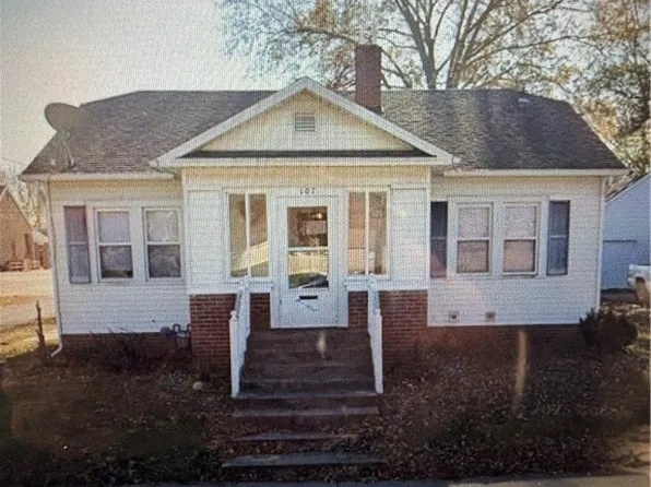 107 W Kreke Ave, Effingham, IL 62401