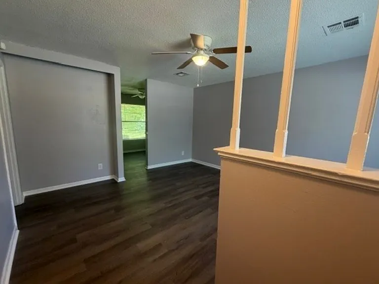 217 Townsend Dr — Photo 4