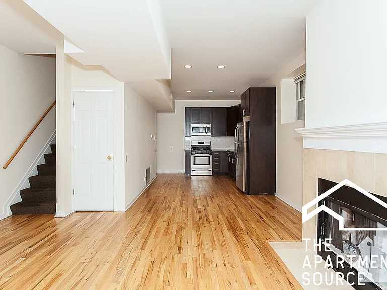 2320 N Southport Ave #GDN — Photo 3