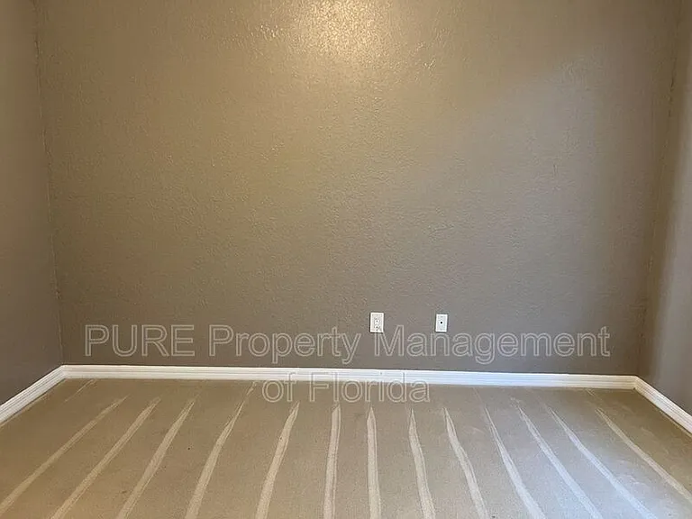 1035 SW 33rd Pl — Photo 21